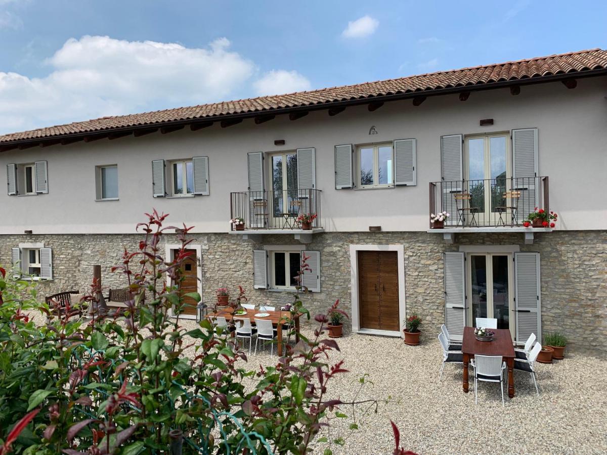 Bed and Breakfast La Luce Delle Colline Serravalle delle Langhe Exterior foto
