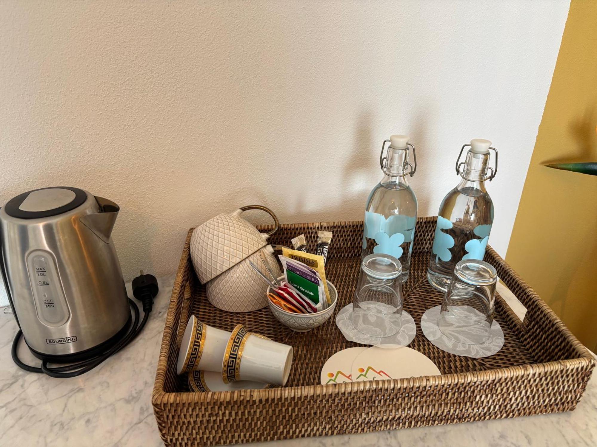 Bed and Breakfast La Luce Delle Colline Serravalle delle Langhe Exterior foto