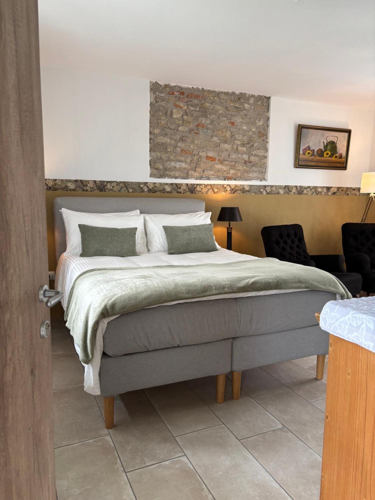 Bed and Breakfast La Luce Delle Colline Serravalle delle Langhe Exterior foto